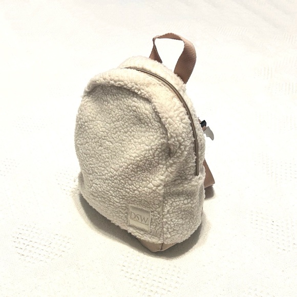 5/$15💥 DSW Cream Faux Fur Kids Backpack Travel & Everyday Bag - Picture 12 of 13